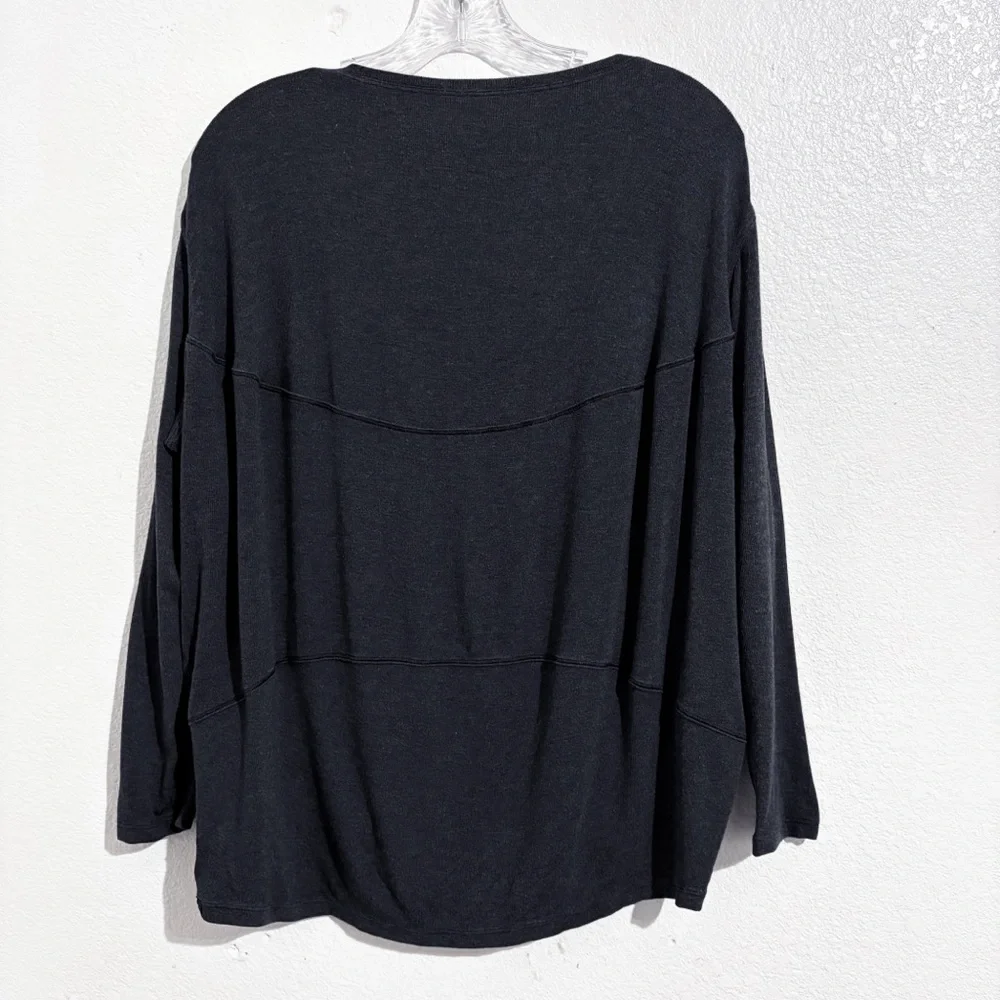 Lululemon Back In Action Long-Sleeve Ribbed Shirt in Heathered Black‎